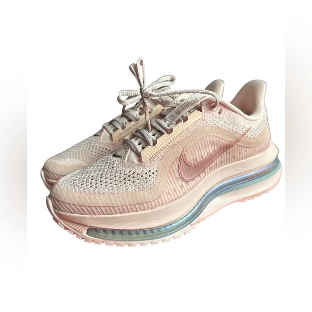 Nike Pegasus Premium Running Shoes - Picture 4 of 8